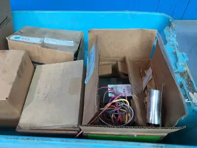 Used UNIVERSAL TECHNOLOGIES, OSRAM, PHILLIP ADVANCE _UNKNOWN_ Light Source Equipment Ohio US | HGR 24 #1291864