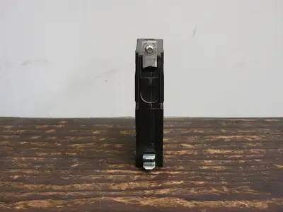NEW SQUARE D QO115
