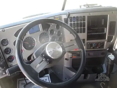 Used 2010 MACK PINNACLE CXU613 Conventional trucks Arizona US | Tuscon Trux & Equipment Sales #1546072