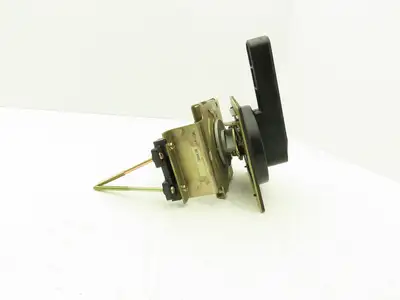 Fuji BU3KDG Circuit Breaker 300A Auto 480V 3 Pole With Through Door Operator