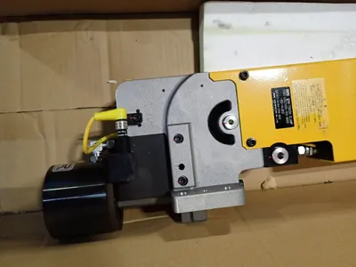 Self Traveling Clamp
