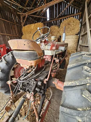 FARMALL 560 Tractor | Iron Listing (19)