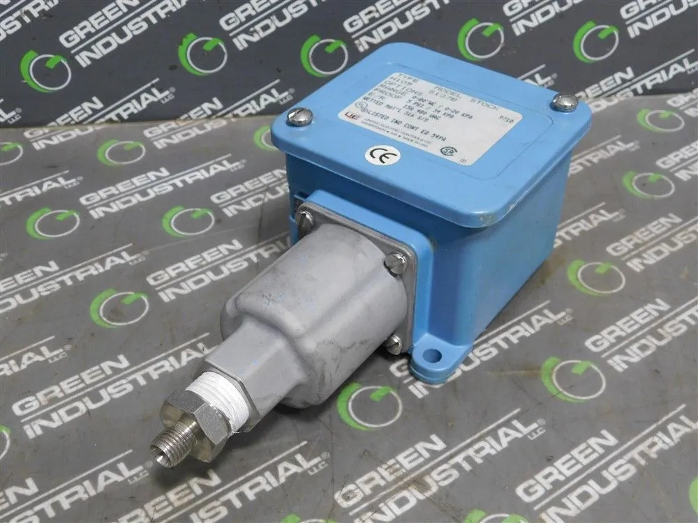 United Electric H105-S137B Pressure Switch 15A 480VAC 0-80"WC 0-20KPA Used