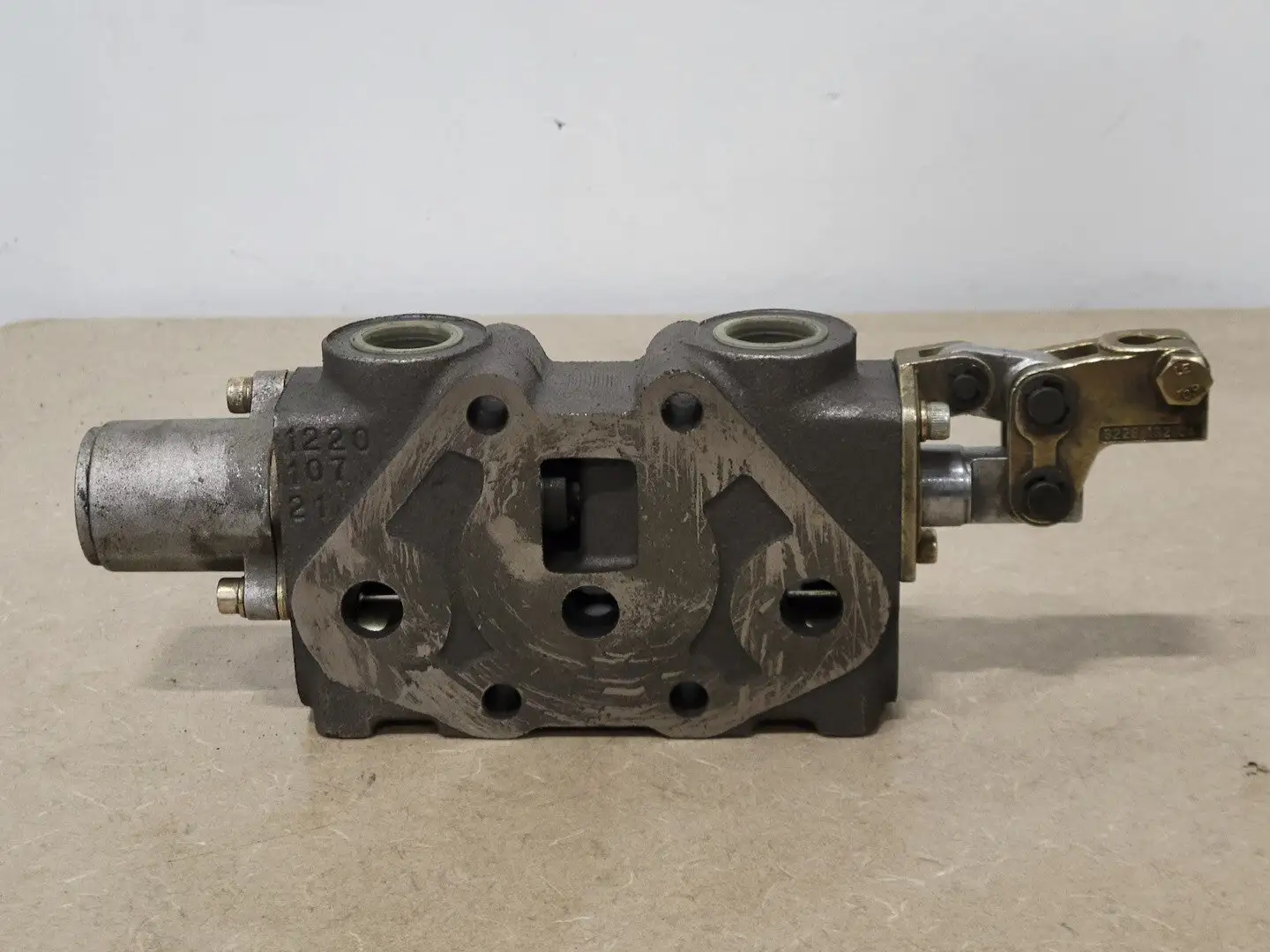 Hydraulic Section Valve 122010721, 122010220