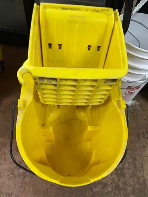 Used Rubbermaid Used Rubbermaid WaveBrake 35 Qt Side-Press Mop Bucket & Wringer Combo on Wheels Janitorial Equipment Illinois US | Falcon Restaurant Supply #1374612