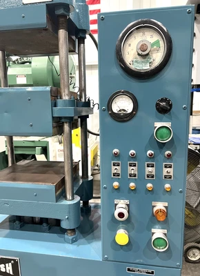 USED 1982 WABASH WABASH 30-1212-4TMB PRESS