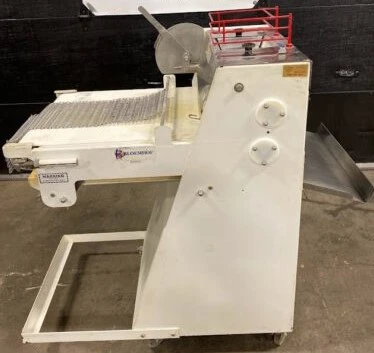 8-0143 Oliver Bloemhof Bread and Roll Moulder 860L