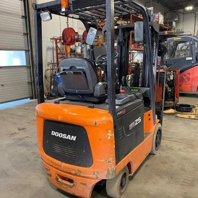 Used 2014 DOOSAN BC25S-5 4-Wheel Sit down Electric Counterbalance Forklifts Alberta CA | Leavitt Machinery #1443723