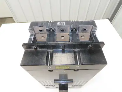 General Electric E11592 Circuit Breaker Frame 1200A 3 Pole 600VAC N.P. 185628-J