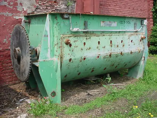 Used ribbon blender approximately 100 cuft carbon steel