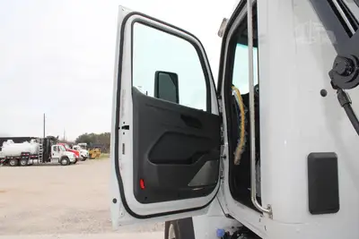 New | in-Stock 2027 PETERBILT 548 Rolloff Trucks Texas US | Roll Off Truck World #1492000