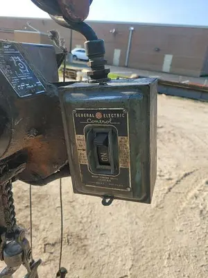 USED YALE 1/2 TON ROLLER CHAIN HOIST