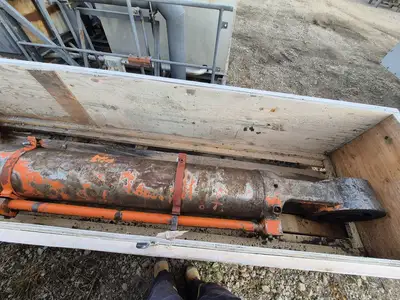 EX3600-5 FS Dump Cylinder LH