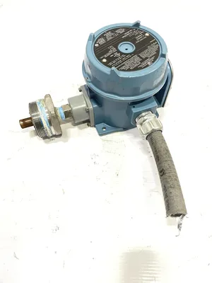 UE United Electric Controls B121-120 Temperature Switch/Sensor 0-225F 275F 480V