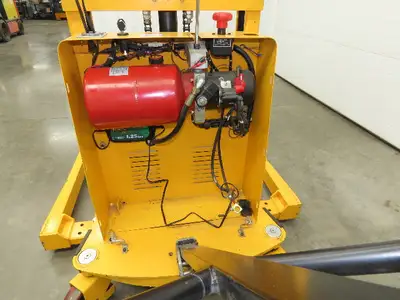 Used ULINE _UNKNOWN_ Pallet Lifters Indiana US | Arrow Industrial #1366960