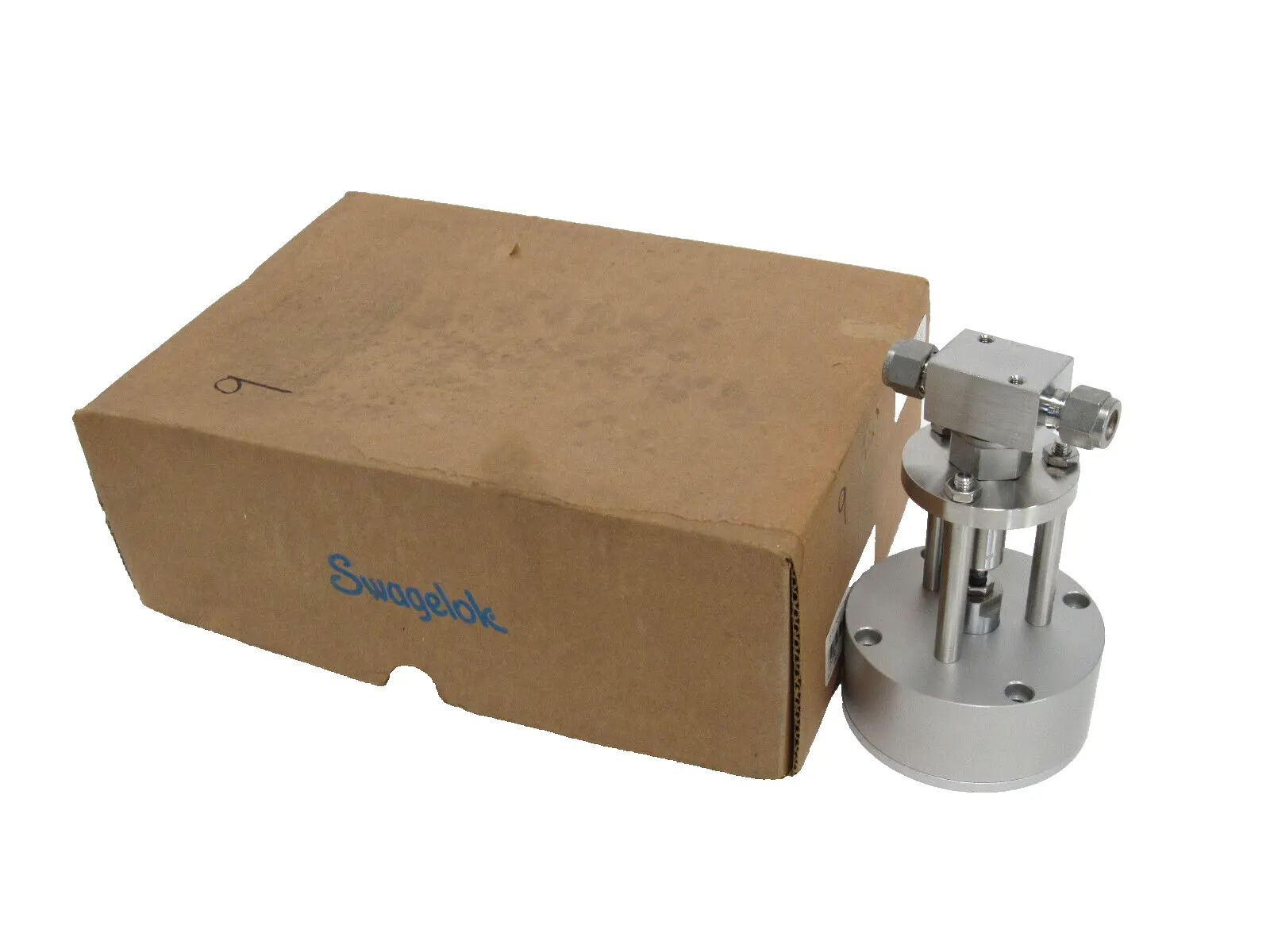 NEW SWAGELOK SS-6BK-3D BELLOWS VALVE SS6BK3D D9HBP0018B