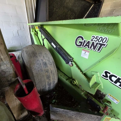2010 SCHULTE 2500 GIANT Rock Picker | Iron Listing (21)