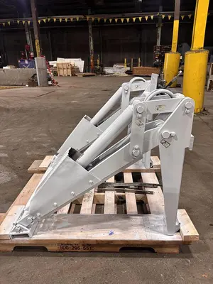 Used CASCADE CLAMP DOWN Forklift Attachments Pennsylvania US | Global Equipment International, LLC #1270580