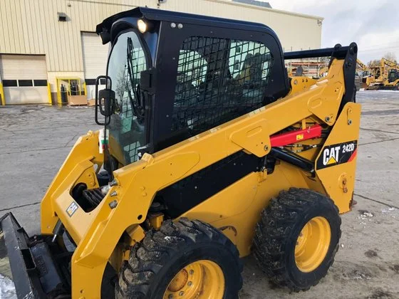 USED 2022 Caterpillar 242D