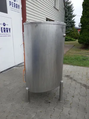 600 l Vertical stainless steel storage tank