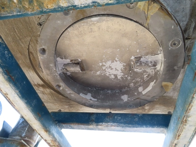 Vibratory Stand with 500 gallon Stainless Steel Tote