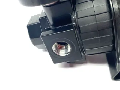 USED PARKER COMPACT REGULATOR, 1/4" PORTS, W/ GAUGE