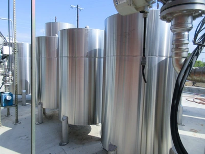 Vertical Tanks ss NEW 400 gallons