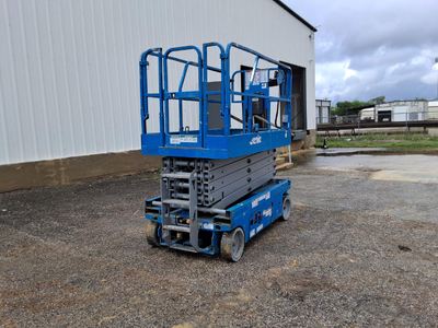 USED 2017 Genie GS-3246