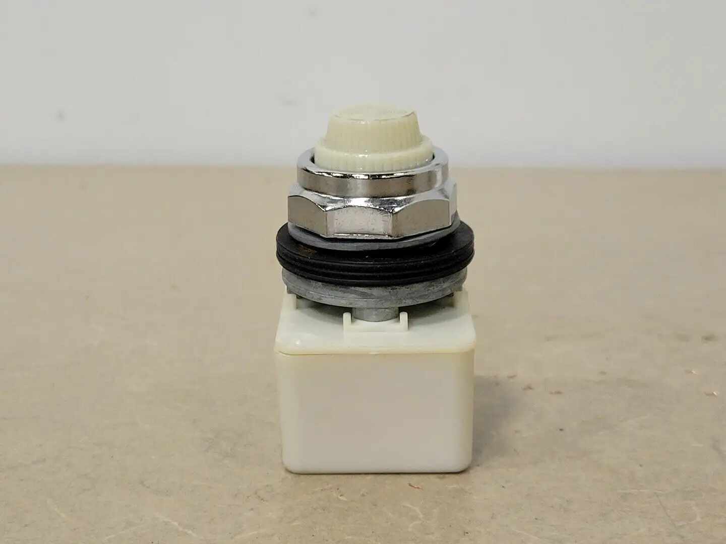 New | in-Stock SCHNEIDER ELECTRIC 9001KM1 Lighting British Columbia CA | Lenmark #328029