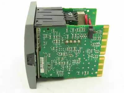Honeywell UDC2500 Digital Temperature Controller DC2501-CE-0A00-200-00000-00-0