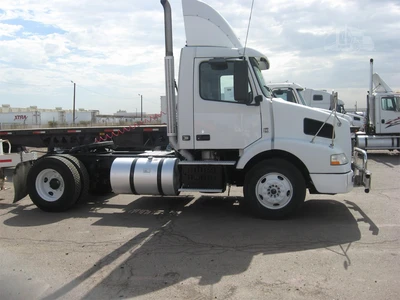Used 2008 VOLVO VNM42T200 Conventional trucks Arizona US | Tuscon Trux & Equipment Sales #1546094
