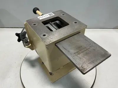 USED METAL FABRICATOR NO MODEL / NO TAG
