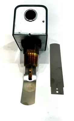 NEW JOHNSON CONTROLS F61KB-11C LIQUID FLOW SWITCH F61KB11C