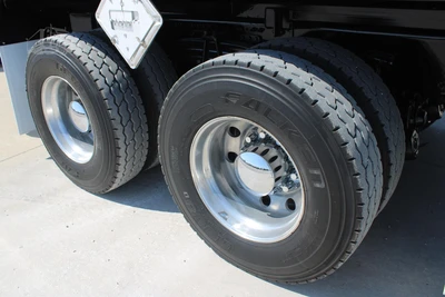 Used 2019 VOLVO VHD64B200 Vacuum Truck Texas US | Roll Off Truck World #1491998