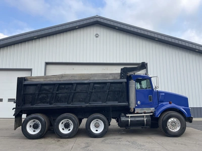 Used 2000 KENWORTH T800 TRI-AXLE DUMP TRUCK Dump trucks Michigan US | Miedema Asset Management Group #1436985
