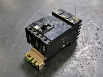 20 Amp, 3 Pole, 120/240 volts Circuit Breaker