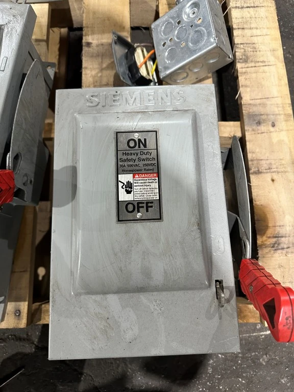 SIEMENS HNF361 30AMP SAFETY SWITCH DISCONNECT