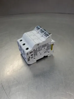 Cooper Bussmann CHCC (W15) 600V 30A 3-Pole Fuse Block w/Fuses 4B-35