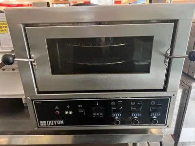 Doyon Model FPR3 - 3 Rotating Deck Pizza Oven - 208V 1 PhaseDoyon Model FPR3 - 3 Rotating Deck Pizza Oven - 208V 1 Phase