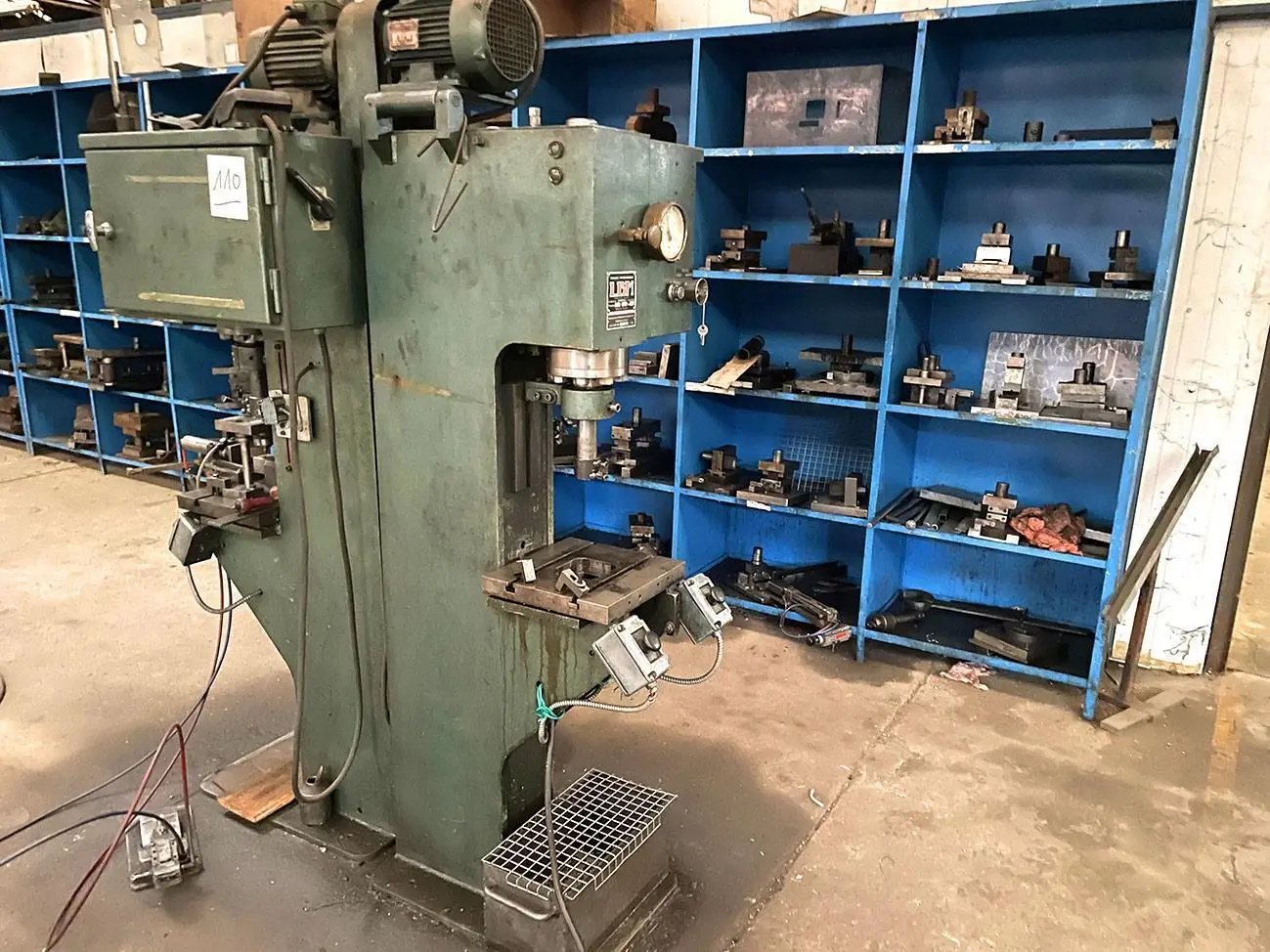 USED LBM 10 TON
