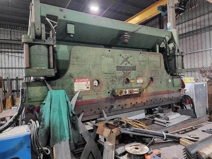 230CB x 10' Cincinnati Press Brake (Used)