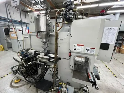 2005 CINCINNATI V30 Injection Molding Horizontal/Vertical | Machinery Network (4)