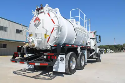 Used 2019 VOLVO VHD64B200 Vacuum Truck Texas US | Roll Off Truck World #1492006