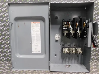 Square D H364 Fusible Disconnect Switch 200A 600VAC/DC Damaged Insulator Used