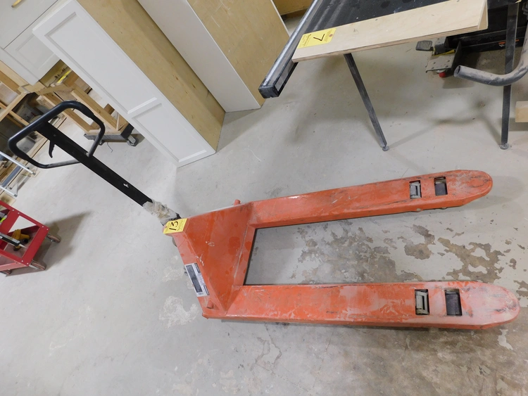 Used _UNKNOWN_ _UNKNOWN_ Pallet Jacks Florida US | Thompson Auctioneers #1312038