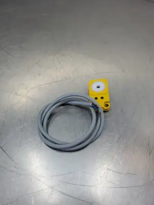 TURCK Bi6R-Q14-AP6X2 10-30VDC 200mA Sensor. 5E-16