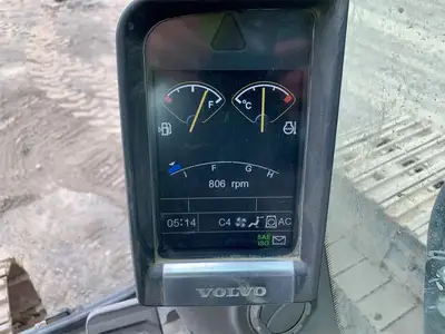 Used 2014 VOLVO EC220DL Crawler Excavators | Abele Tractor #1342873