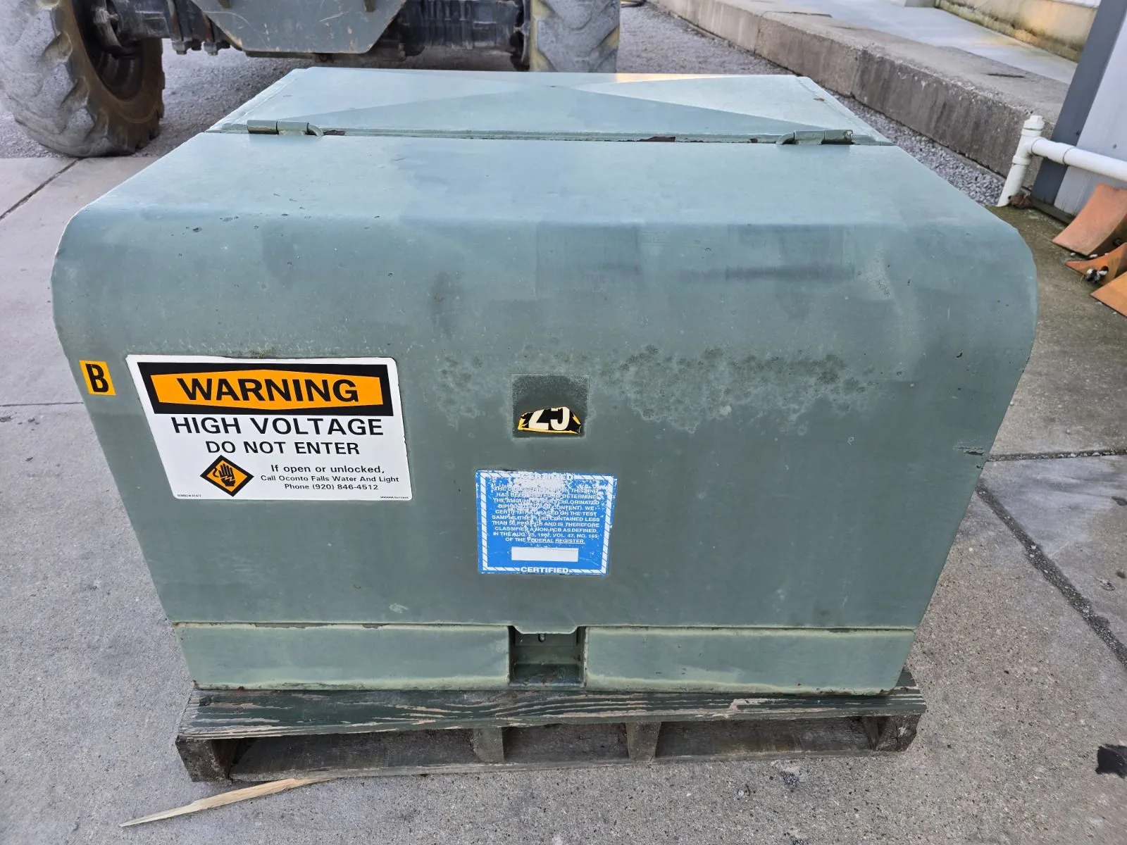 25 KVA Single Phase T&R Pad Mount Transformer 4160 GRDY 2400 to 240 120 IMP 2.5