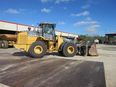 USED 2016 Deere 724K
