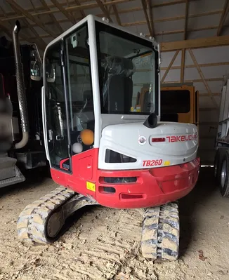 TAKEUCHI TB260 Excavator | Iron Listing (44)